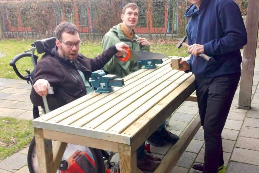 De werkbank met bankschroeven is een feit.